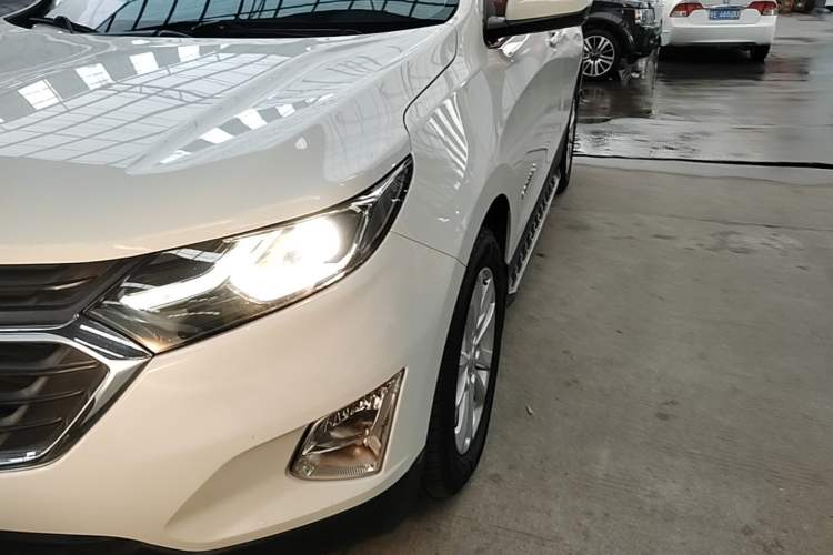 Used Chevrolet Equinox 2017 550T Automatic All-Wheel-Drive Top-Tier Version Left Front Headlight