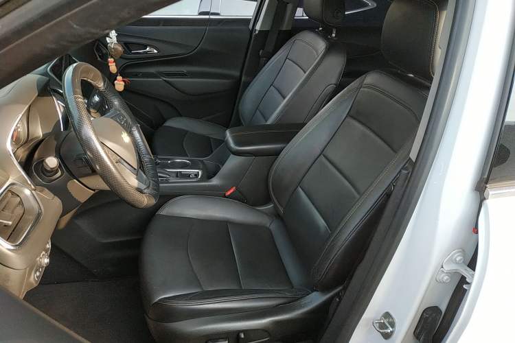 Used Chevrolet Equinox 2017 550T Automatic All-Wheel-Drive Top-Tier Version Left Front Seat
