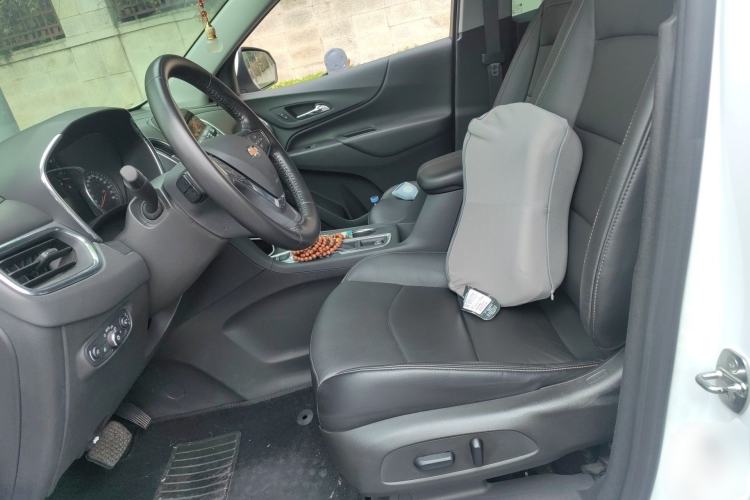Used Chevrolet Equinox 2017 550T Automatic All-Wheel-Drive Top-Tier Version Left Front Seat