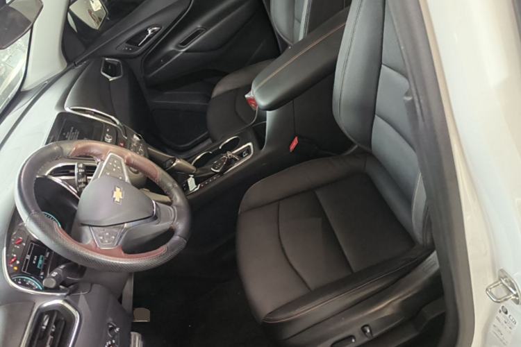 Used Chevrolet Equinox 2017 550T Automatic All-Wheel-Drive Top-Tier Version Left Front Seat