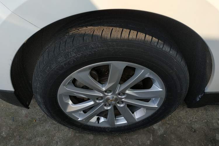 Used Chevrolet Equinox 2017 550T Automatic All-Wheel-Drive Top-Tier Version Left Front Wheel Hub