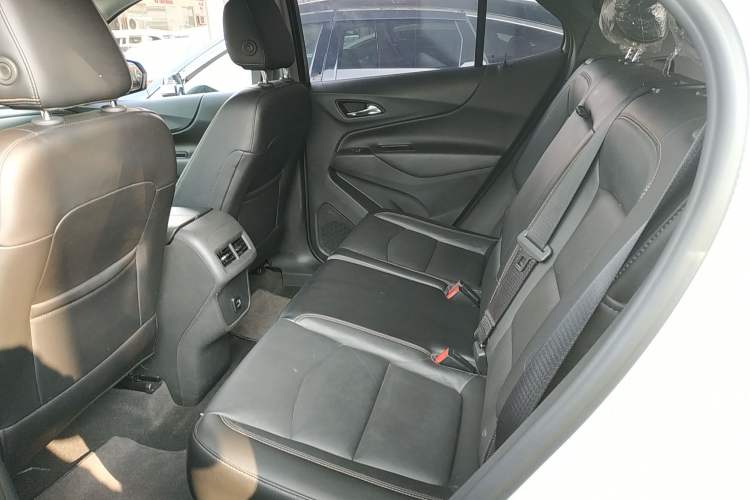 Used Chevrolet Equinox 2017 550T Automatic All-Wheel-Drive Top-Tier Version Left Rear Seat
