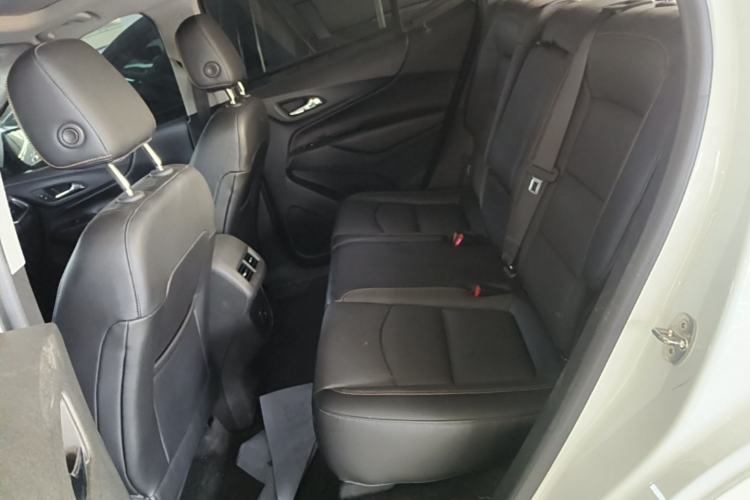 Used Chevrolet Equinox 2017 550T Automatic All-Wheel-Drive Top-Tier Version Left Rear Seat