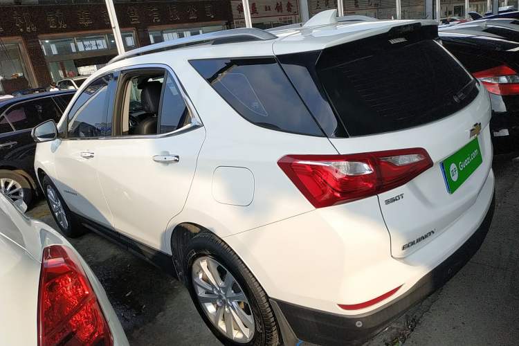 Used Chevrolet Equinox 2017 550T Automatic All-Wheel-Drive Top-Tier Version Left Side