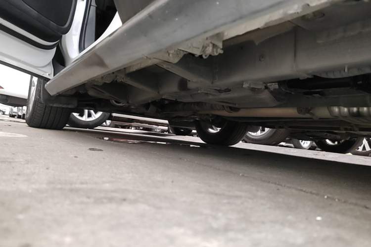 Used Chevrolet Equinox 2017 550T Automatic All-Wheel-Drive Top-Tier Version Left Side Sill