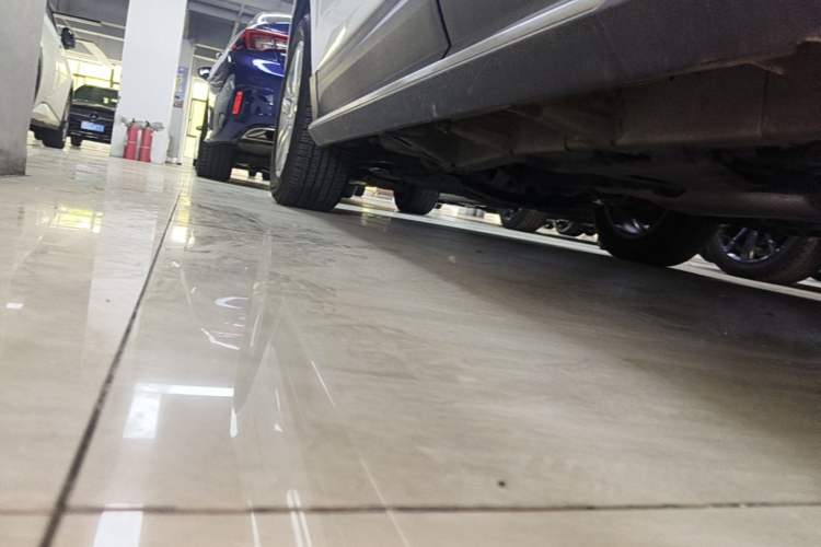 Used Chevrolet Equinox 2017 550T Automatic All-Wheel-Drive Top-Tier Version Left Side Sill
