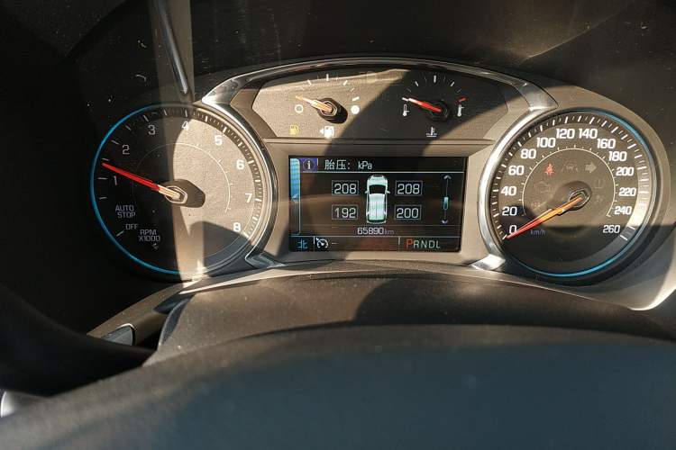 Used Chevrolet Equinox 2017 550T Automatic All-Wheel-Drive Top-Tier Version Odometer Close Up