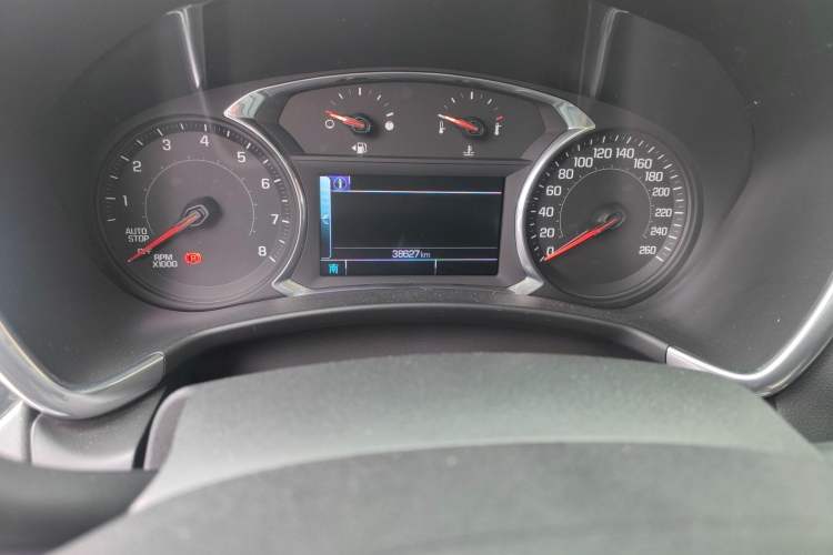 Used Chevrolet Equinox 2017 550T Automatic All-Wheel-Drive Top-Tier Version Odometer Close Up