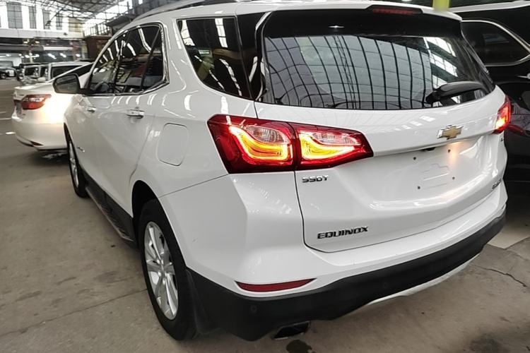 Used Chevrolet Equinox 2017 550T Automatic All-Wheel-Drive Top-Tier Version Rear Left 45 Deg
