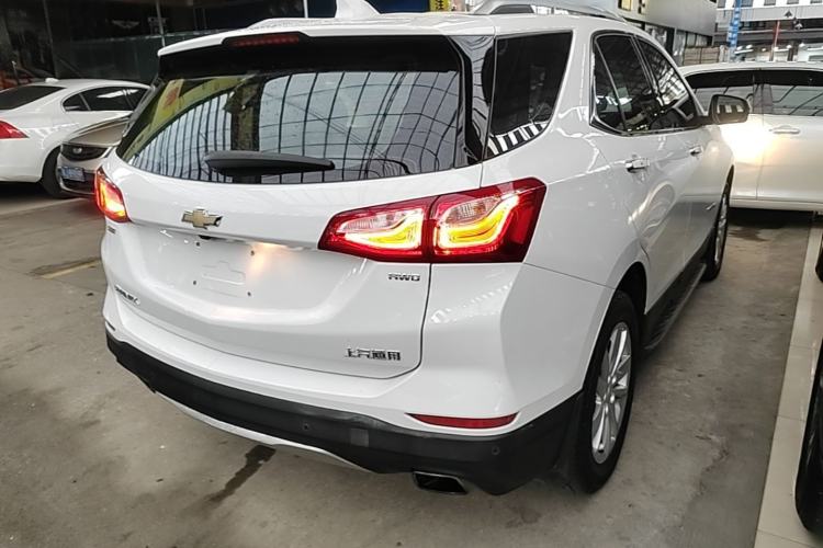 Used Chevrolet Equinox 2017 550T Automatic All-Wheel-Drive Top-Tier Version Rear Right 45 Deg