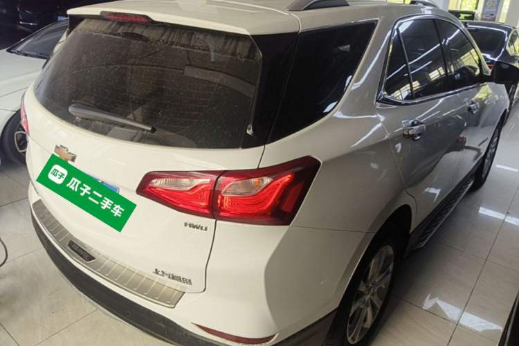 Used Chevrolet Equinox 2017 550T Automatic All-Wheel-Drive Top-Tier Version Rear Right 45 Deg