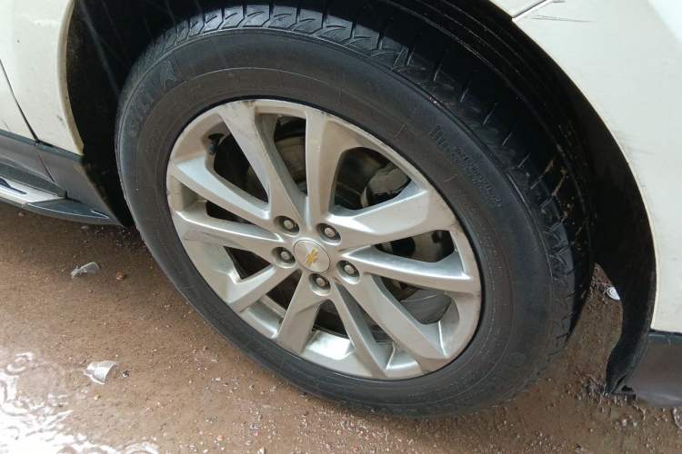 Used Chevrolet Equinox 2017 RS 550T Automatic All-Wheel-Drive Boundary Edition Right Front Wheel Hub