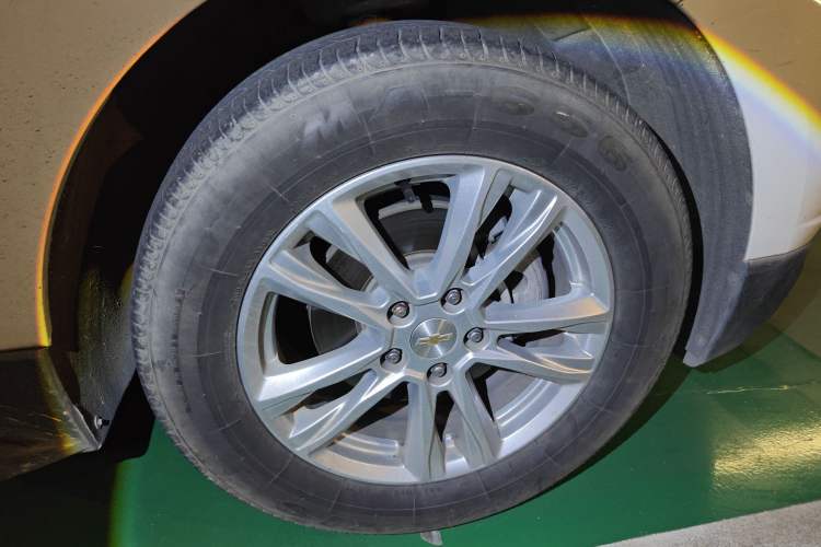 Used Chevrolet Equinox 2017 535T Automatic YuJie Edition Right Front Wheel Hub