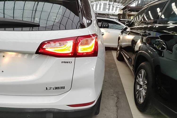 Used Chevrolet Equinox 2017 550T Automatic All-Wheel-Drive Top-Tier Version Right Rear Taillight