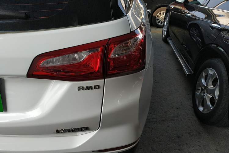 Used Chevrolet Equinox 2017 550T Automatic All-Wheel-Drive Top-Tier Version Right Rear Taillight