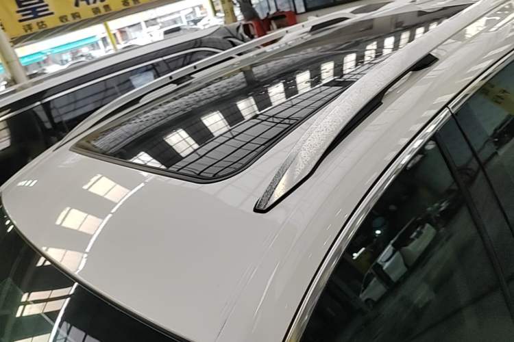 Used Chevrolet Equinox 2017 550T Automatic All-Wheel-Drive Top-Tier Version Roof