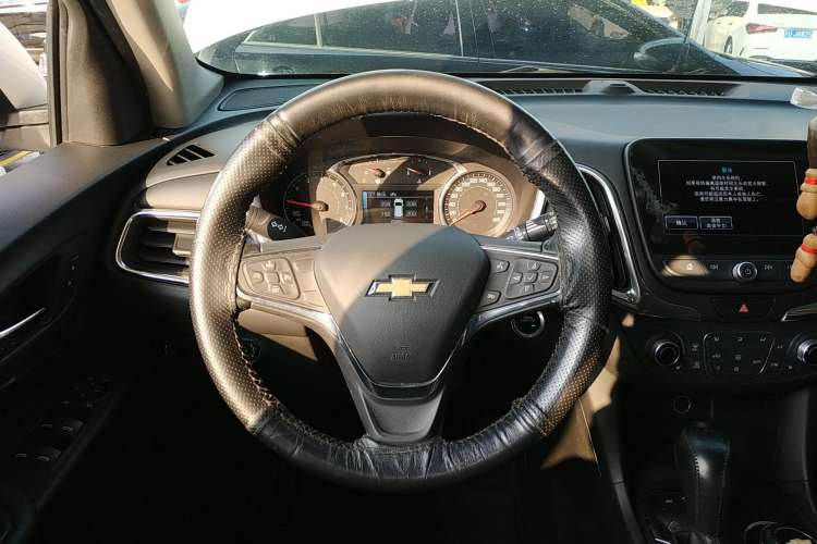 Used Chevrolet Equinox 2017 550T Automatic All-Wheel-Drive Top-Tier Version Steering Wheel