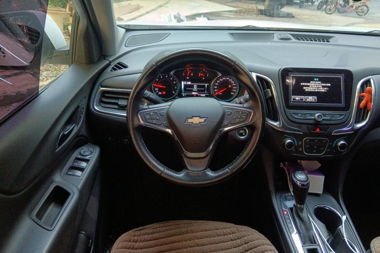 Used Chevrolet Equinox 2017 550T Automatic All-Wheel-Drive Top-Tier Version Steering Wheel