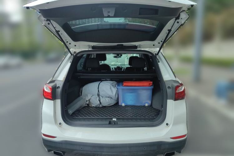 Used Chevrolet Equinox 2017 550T Automatic All-Wheel-Drive Top-Tier Version Trunk