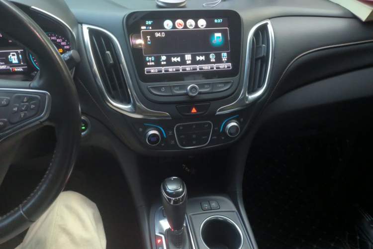 Used Chevrolet Equinox 2018 RS 550T Automatic All-Wheel-Drive Boundary Edition Audio And AC Panel
