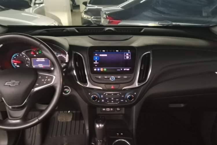 Used Chevrolet Equinox 2018 Redline 550T Automatic All-Wheel-Drive Trailblazer RS Edition Audio And AC Panel