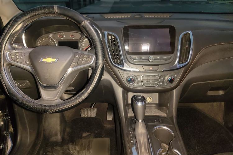 Used Chevrolet Equinox 2018 RS 550T Automatic All-Wheel-Drive Boundary Edition Audio And AC Panel