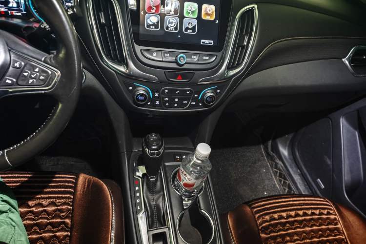 Used Chevrolet Equinox 2018 RS 550T Automatic All-Wheel-Drive Boundary Edition Audio And AC Panel