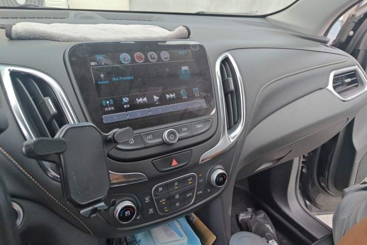 Used Chevrolet Equinox 2018 RS 550T Automatic All-Wheel-Drive Boundary Edition Audio And AC Panel