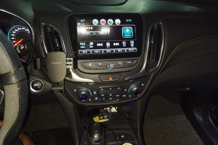 Used Chevrolet Equinox 2018 RS 550T Automatic All-Wheel-Drive Boundary Edition Audio And AC Panel