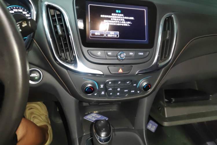 Used Chevrolet Equinox 2018 550T Automatic All-Wheel-Drive Explorer Edition Audio And AC Panel