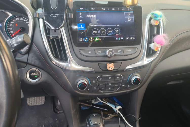 Used Chevrolet Equinox 2018 Redline 550T Automatic All-Wheel-Drive RS Edition Audio And AC Panel
