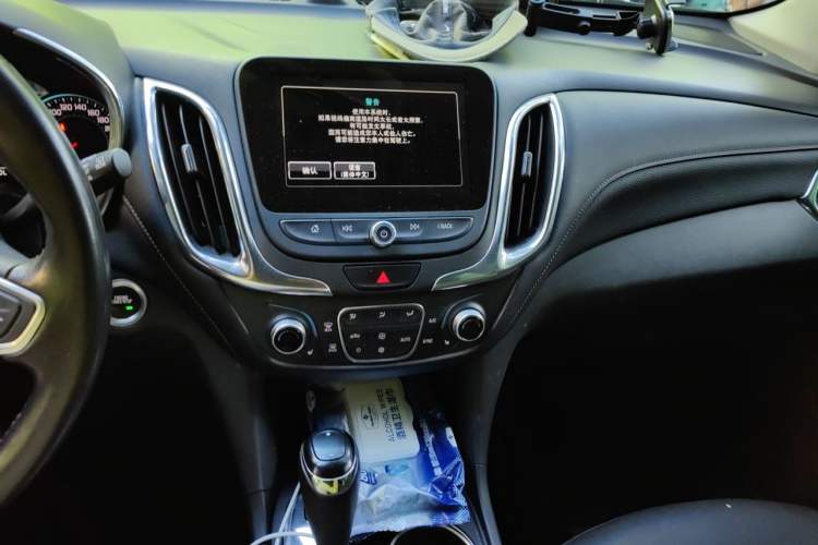 Used Chevrolet Equinox 2018 RS 550T Automatic All-Wheel-Drive Boundary Edition Audio And AC Panel