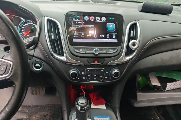 Used Chevrolet Equinox 2018 RS 550T Automatic All-Wheel-Drive Boundary Edition Audio And AC Panel