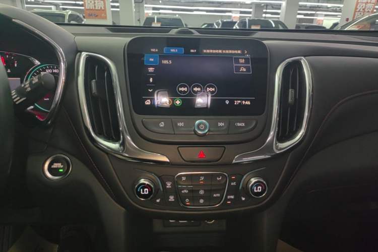 Used Chevrolet Equinox 2018 Redline 550T Automatic All-Wheel-Drive RS Edition Audio And AC Panel