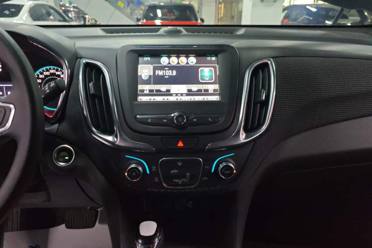 Used Chevrolet Equinox 2018 535T Automatic Lingjie Edition Audio And AC Panel