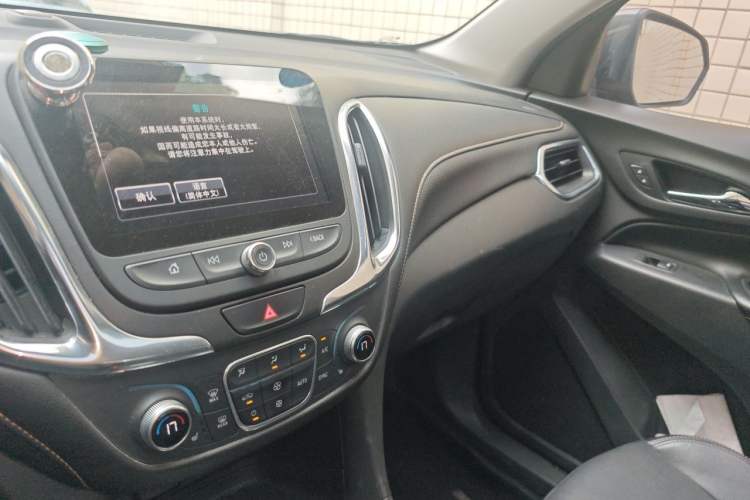Used Chevrolet Equinox 2018 550T Automatic All-Wheel-Drive Explorer Edition Audio And AC Panel
