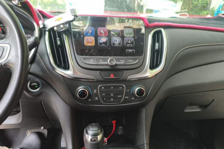 Used Chevrolet Equinox 2018 RS 550T Automatic All-Wheel-Drive Boundary Edition Audio And AC Panel