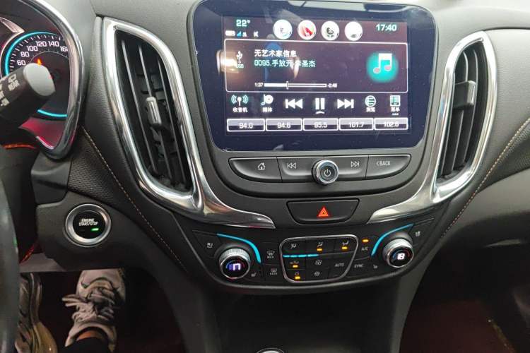 Used Chevrolet Equinox 2018 RS 550T Automatic All-Wheel-Drive Boundary Edition Audio And AC Panel