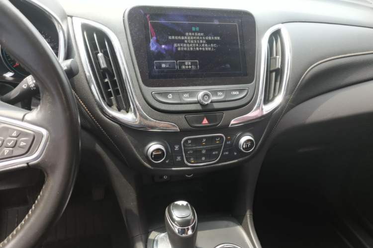 Used Chevrolet Equinox 2018 535T Automatic YuJie Edition Audio And AC Panel