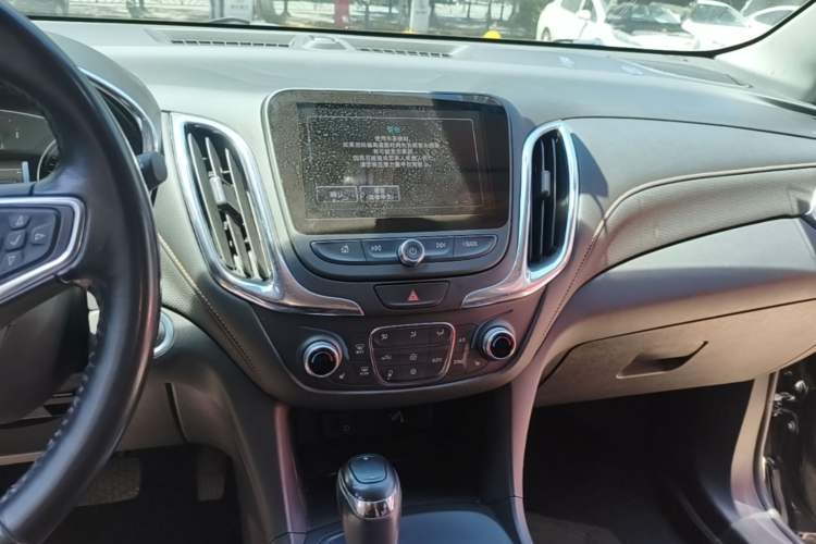 Used Chevrolet Equinox 2018 535T Automatic YuJie Edition Audio And AC Panel