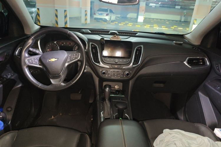 Used Chevrolet Equinox 2018 Redline 550T Automatic All-Wheel-Drive Trailblazer RS Edition Center Console
