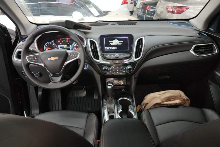 Used Chevrolet Equinox 2018 RS 550T Automatic All-Wheel-Drive Boundary Edition Center Console