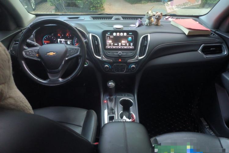 Used Chevrolet Equinox 2018 RS 550T Automatic All-Wheel-Drive Boundary Edition Center Console
