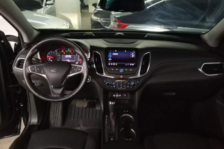 Used Chevrolet Equinox 2018 Redline 550T Automatic All-Wheel-Drive Trailblazer RS Edition Center Console