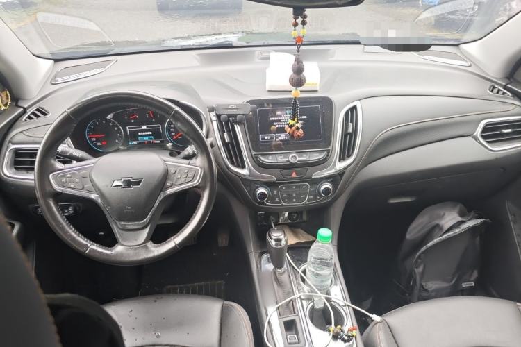 Used Chevrolet Equinox 2018 RS 550T Automatic All-Wheel-Drive Boundary Edition Center Console