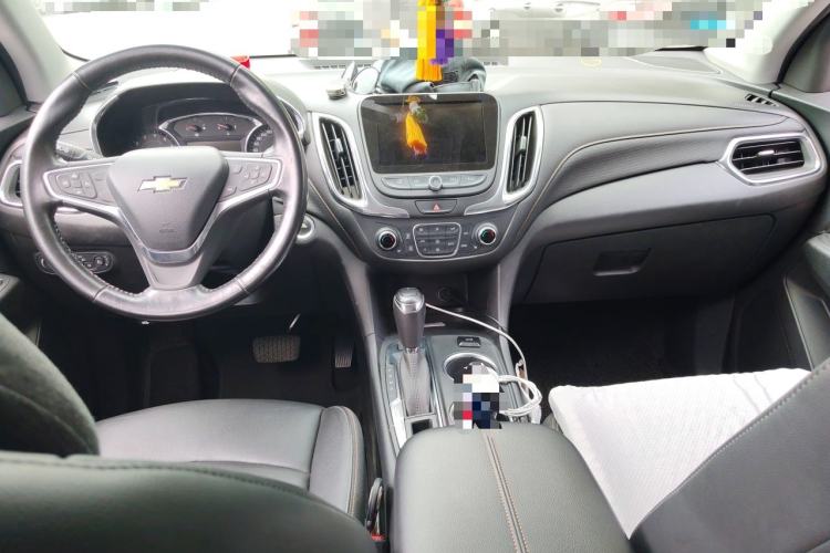 Used Chevrolet Equinox 2018 RS 550T Automatic All-Wheel-Drive Boundary Edition Center Console