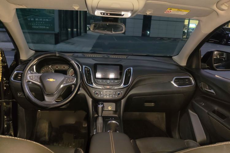 Used Chevrolet Equinox 2018 RS 550T Automatic All-Wheel-Drive Boundary Edition Center Console