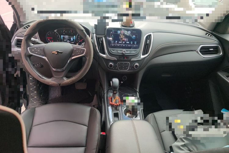 Used Chevrolet Equinox 2018 RS 550T Automatic All-Wheel-Drive Boundary Edition Center Console