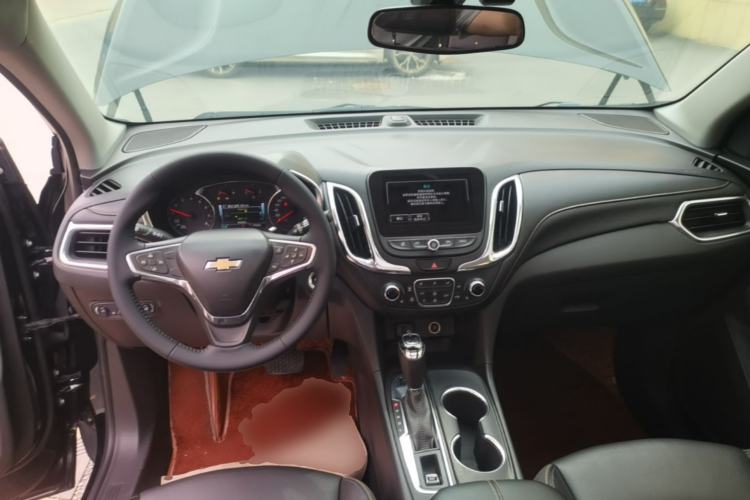 Used Chevrolet Equinox 2018 RS 550T Automatic All-Wheel-Drive Boundary Edition Center Console