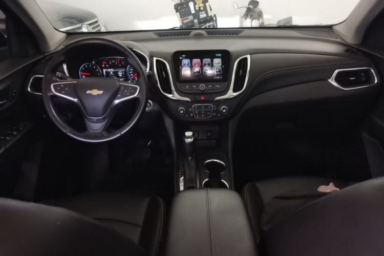 Used Chevrolet Equinox 2018 RS 550T Automatic All-Wheel-Drive Boundary Edition Center Console